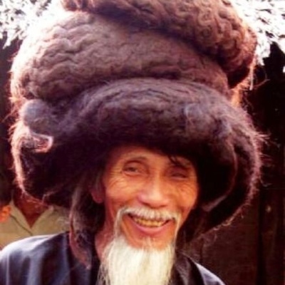 The World’s Tallest Man: This 50-Year-Old Long-Haired Gentleman Hasn’t Been to a Barber + Photos