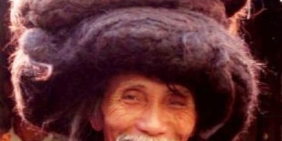 The World’s Tallest Man: This 50-Year-Old Long-Haired Gentleman Hasn’t Been to a Barber + Photos