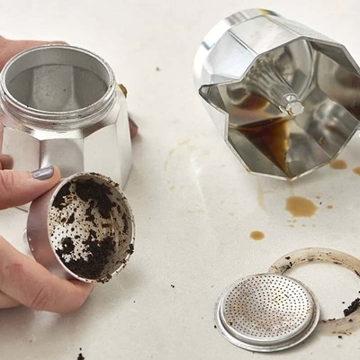 How to Clean a Moka Pot with Vinegar + Important Tips