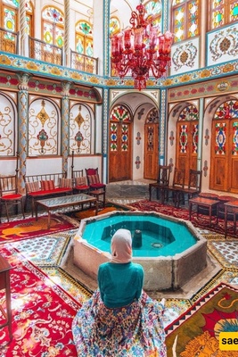A Stunning Look Inside the Shahneshin-e-Molabashi House in Isfahan: One of the Most Unique Qajar-Era Homes with Vibrant Stained Glass and a Dreamlike Atmosphere That Uplifts the Soul 😍