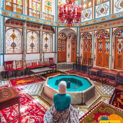 A Stunning Look Inside the Shahneshin-e-Molabashi House in Isfahan: One of the Most Unique Qajar-Era Homes with Vibrant Stained Glass and a Dreamlike Atmosphere That Uplifts the Soul 😍