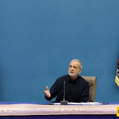 President Pezeshkian Emphasizes Use of Local Experts in National Projects