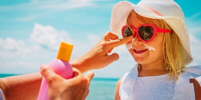 5 Important Reasons To Wear Sunscreen Daily | Don't forget sunscreen on the hottest summer day!