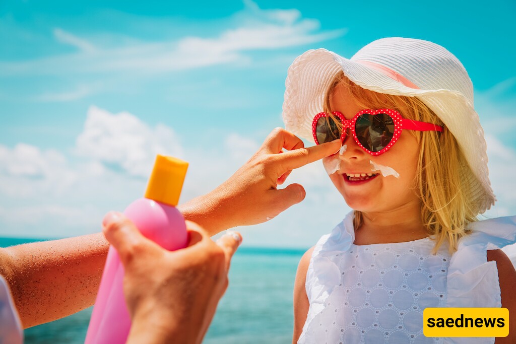 5 Important Reasons To Wear Sunscreen Daily | Don't forget sunscreen on the hottest summer day!