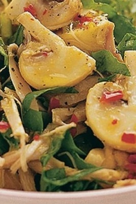 How to Make Warm Chicken and Mushroom Salad: A Quick and Delicious Lunch Recipe