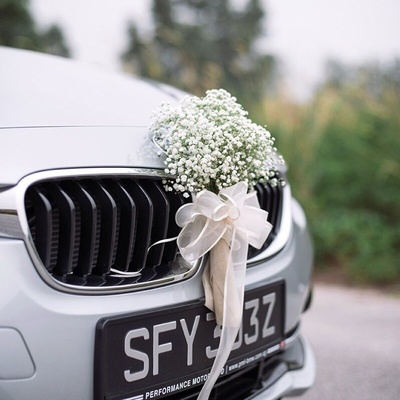 A Surprising Twist After a Wedding Car Breaks Down on the Road