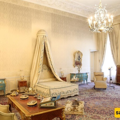 Royal Bedroom and Super-Luxury Reception Halls: Extravagant Costs for the Shah and Queen’s Lifestyle