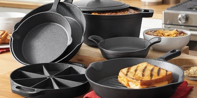 Cooking With Regular Pots vs Cast Iron Cookware How They Differ in Flavor and Food Quality