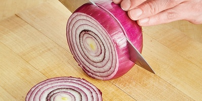 Can The Way You Cut Onions Change How Strong Their Smell Is?