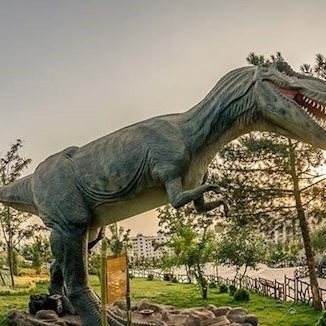 A Look at Tehran’s Jurassic Park: Introducing Dinosaurs