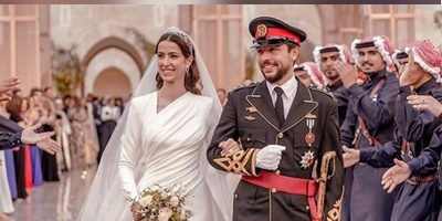The Minimal and Simple Style of the Queen of Jordan’s Bride and the Court Lady’s Glances Became a Social Media Trend + Photos
