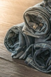 Main Difference Between Original Jeans and Fake Jeans