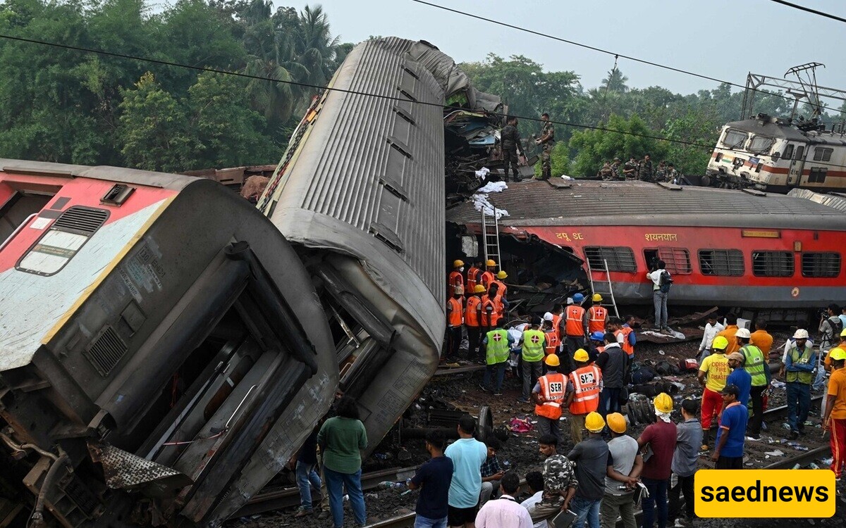 The shocking moment a train collided head-on with a truck – it completely exploded!