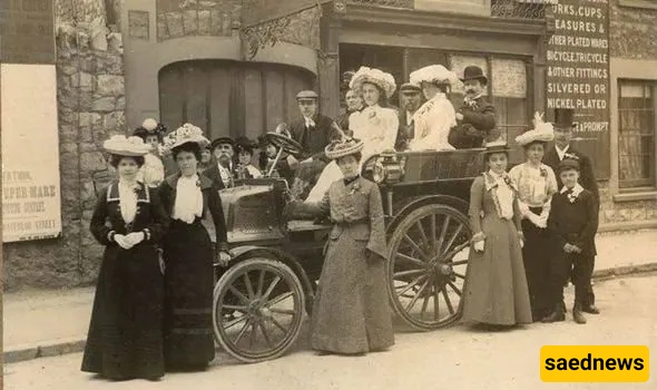 the world’s first wedding car