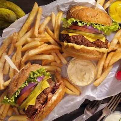 Which Foods Should You Avoid Before a Flight?