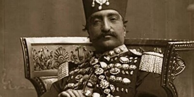 Today’s Historical Frame/ A Journey to the Qajar Era: From Naser al-Din Shah’s Selfies with a European Hat to Malijak, the Beloved Court Jester in the Arms of the King + Photo