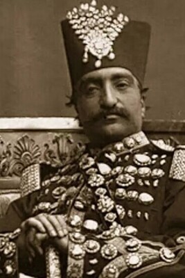 Today’s Historical Frame | Exploring the Qajar Era: Naser al-Din Shah’s Selfies and the King’s Beloved Jester Malijak + Photo