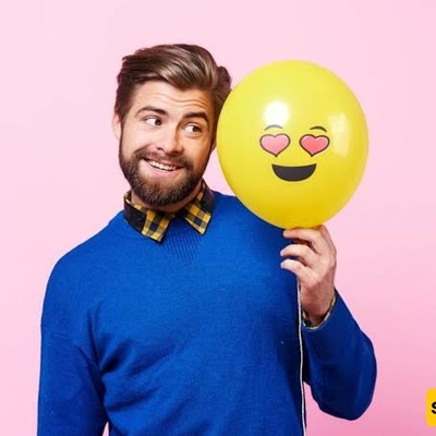 Hidden Signs of a Man in Love: From Body Language to Everyday Behavior