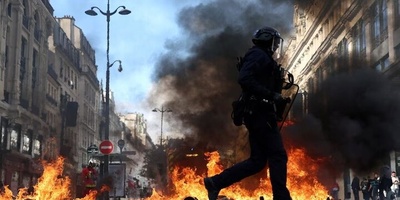 French Presidential Candidate Calls for Macron to Resign Amid Protests