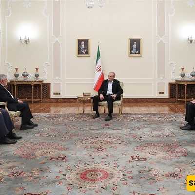 Iranian President Emphasizes Priority of Ties with Aligned and Regional States