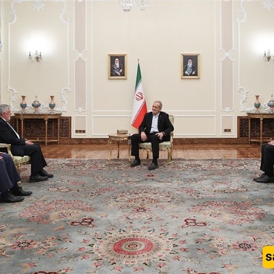 Iranian President Emphasizes Priority of Ties with Aligned and Regional States