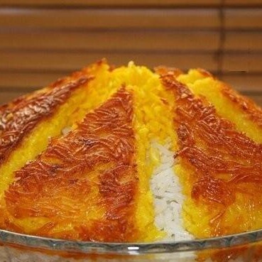 How to Prepare the Popular Yogurt and Egg Tahdig in the Style of Luxury Restaurants