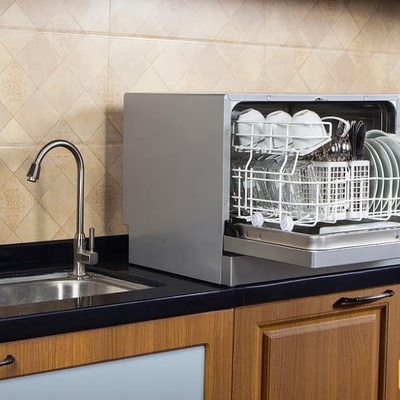 Common Dishwashing Mistakes: Washing Dishes by Hand and Using a Dishwasher