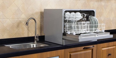 Common Dishwashing Mistakes: Washing Dishes by Hand and Using a Dishwasher