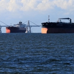 CNN: Ships in the Strait of Hormuz Have Come to a Complete Standstill