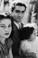 Luxury Wedding Dresses of the 17-Year-Old Bride of Mohammad Reza Pahlavi – The Fashion-Loving, Sad Queen (VIDEO)