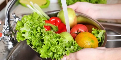 Washing Vegetables with Salt or Dishwashing Liquid Is Not Recommended