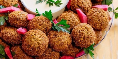 How to Make Crispy, Flavorful Falafel with a Unique Spice Blend