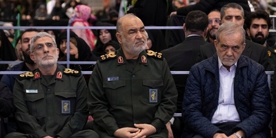 The firm support of the Islamic Revolutionary Guard Corps (IRGC) for the government / The men in green lined up behind Pezeshkian and his administration