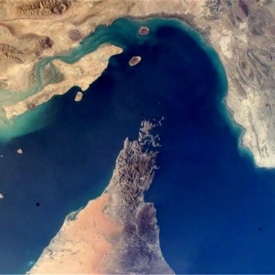 Iranian Experts Urge Strategic Restraint Over Strait of Hormuz Tensions
