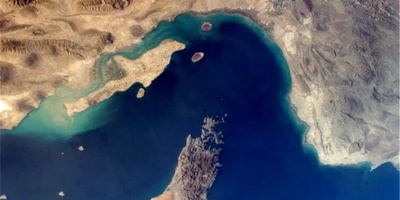 Iranian Experts Urge Strategic Restraint Over Strait of Hormuz Tensions