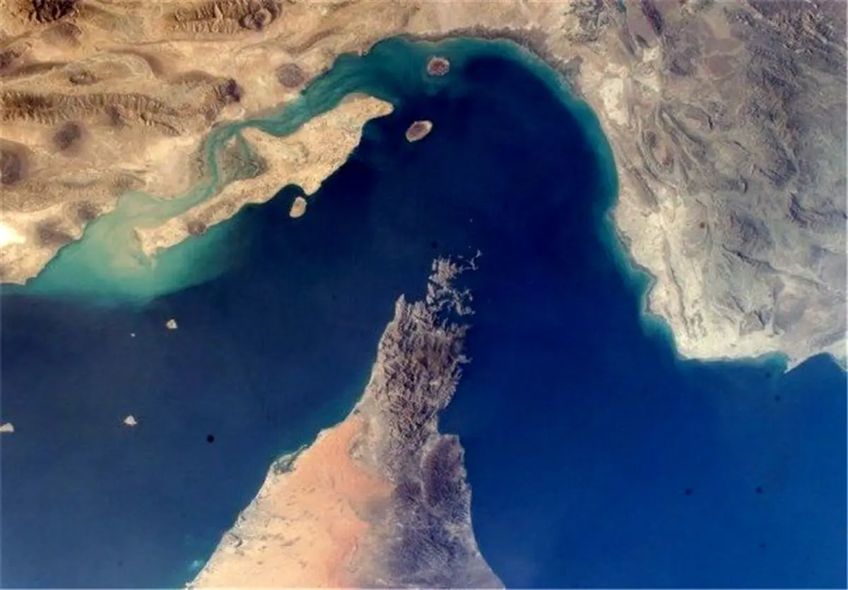 Iranian Experts Urge Strategic Restraint Over Strait of Hormuz Tensions