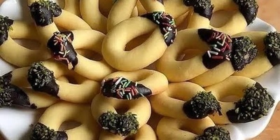 Delicious Homemade Horseshoe Cookies (Naan-e Na'ali) Recipe – Easy Bakery-Style Pastry