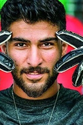 Amir Abedzadeh's good mood after returning to Iran during the Christmas days / Fruit cake and espresso in a charming café + photo