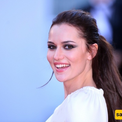 Biography and Private Life of Fahriye Evcen and Her Husband Burak Özçivit, the Popular Turkish Couple + Stunning and Must-See Photos
