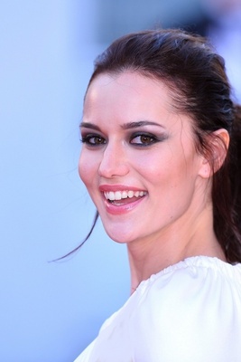 Biography and Private Life of Fahriye Evcen and Her Husband Burak Özçivit, the Popular Turkish Couple + Stunning and Must-See Photos