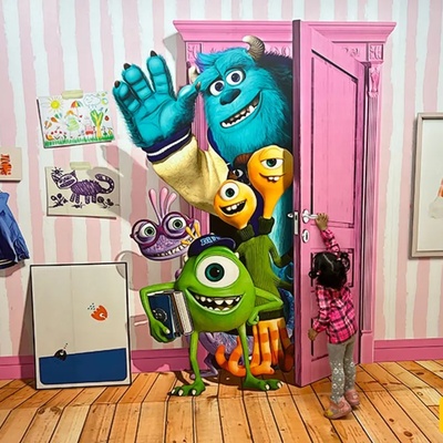 Kish’s Theme Park Center: Magic Mirror Rooms, Fire-Breathing Three-Headed Dragons and a Photo-Ready Jurassic World