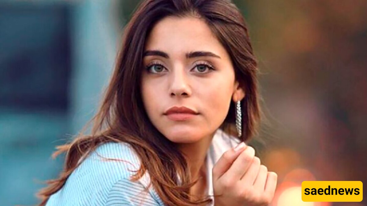 A Look at the Modern and Chic Style of Sıla Türkoğlu, the Actress Who Played Duha and Made Everyone Fall in Love with the Series "Cherry Season" + Photo