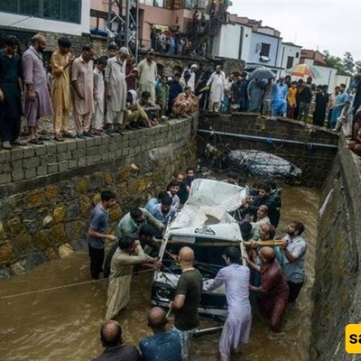 Landslide, Heavy Rain in Pakistan Sweeps Away Cars, Killing 3