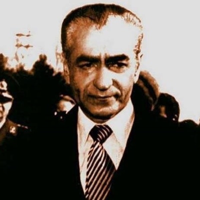 (Photo) Carving an Image of Mohammad Reza Shah Pahlavi using laminated teeth on the back of a man’s head 😀 / Art resides with Iranians—and nowhere else!