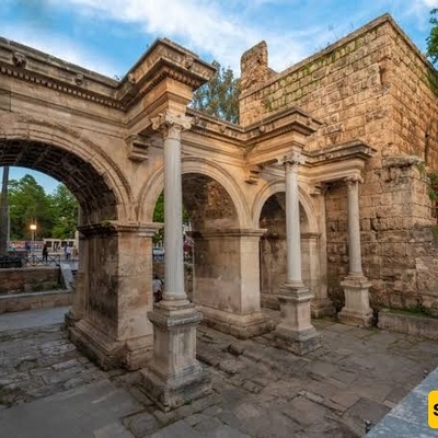 Hadrian’s Gate: Antalya’s Most Important and Beautiful Historic Landmark