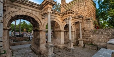 Hadrian’s Gate: Antalya’s Most Important and Beautiful Historic Landmark