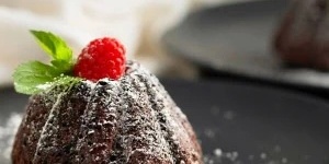 Simple and Elegant No-Bake Dessert With Biscuits, Banana, and Chocolate