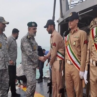 Iran Navy Commander Visits Naval Units in Strait of Hormuz