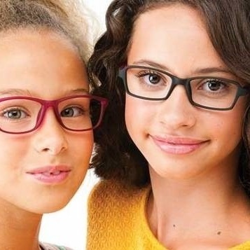 Vision Impairment and Eye Diseases: 15 Signs and Prevention Methods