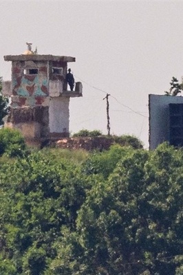 South Korea Begins Removing Loudspeakers on Border with North